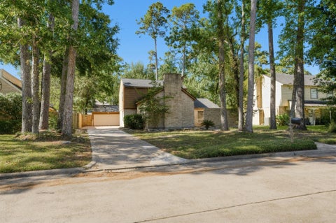 Photo of 2038 Parkdale Drive, Houston, TX 77339 (MLS # 25213162)