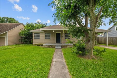 Photo of 623 18th Avenue N, Texas City, TX 77590 (MLS # 33230822)