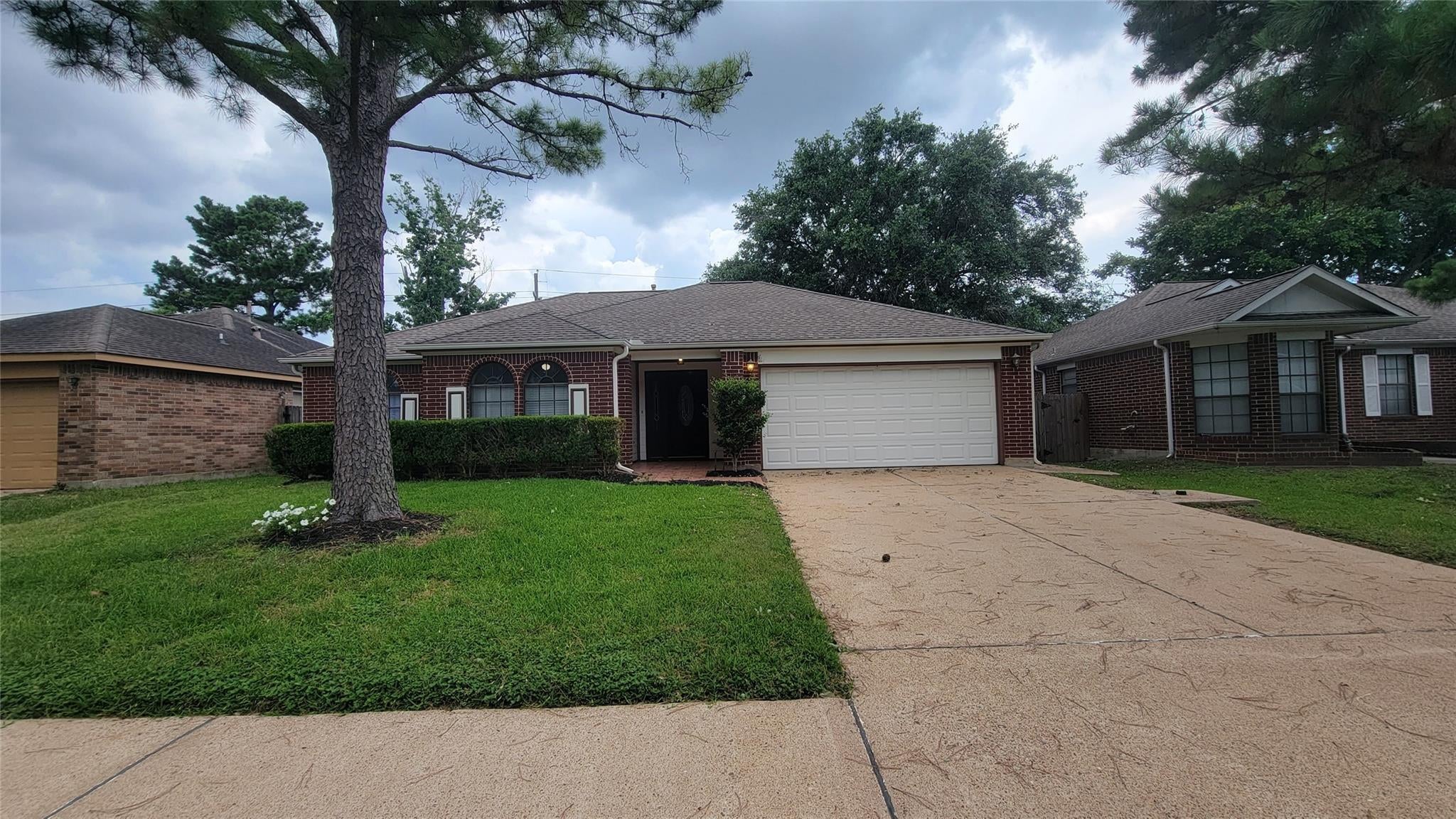 3335 Lakeland Gardens Drive