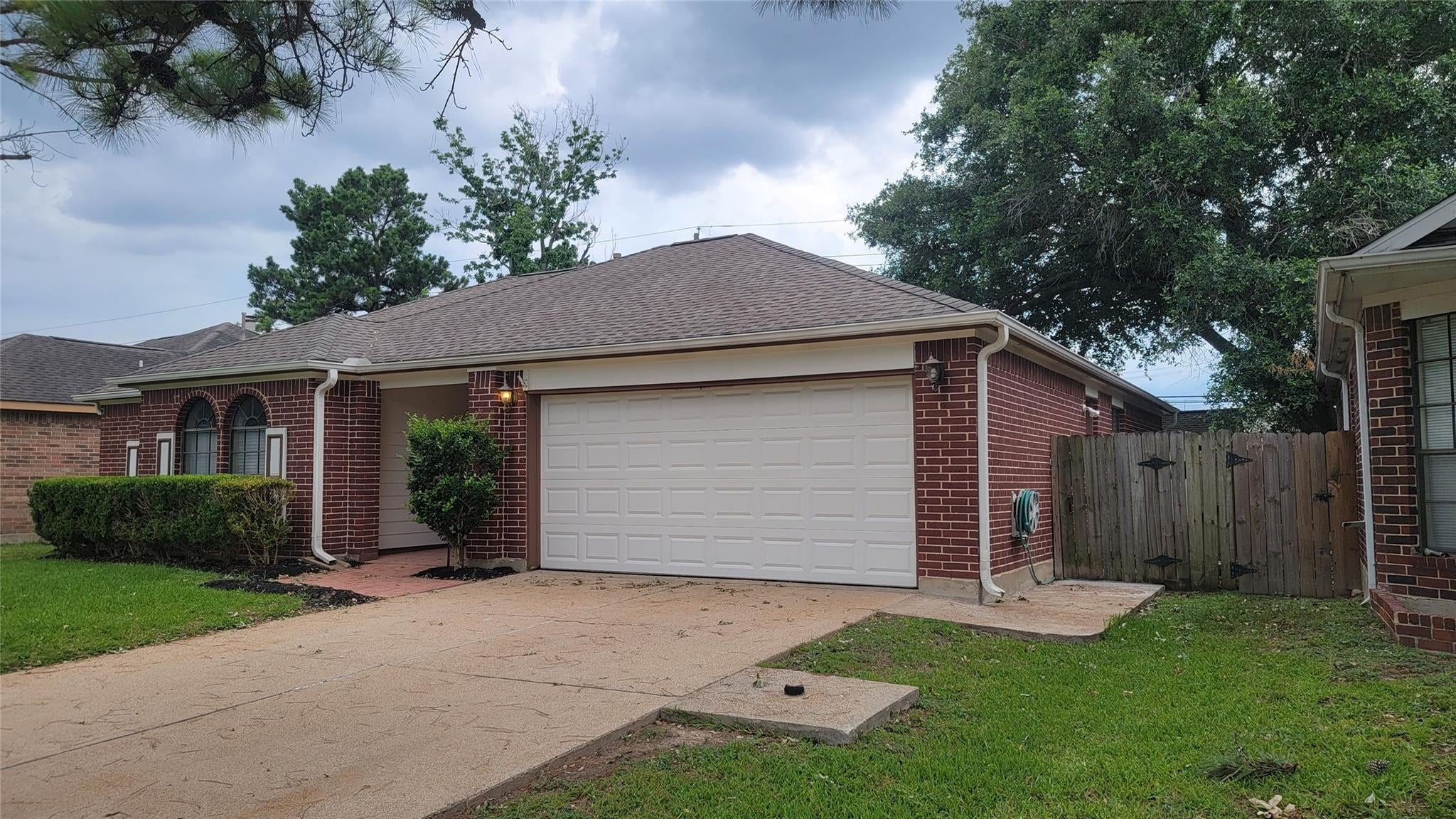 3335 Lakeland Gardens Drive