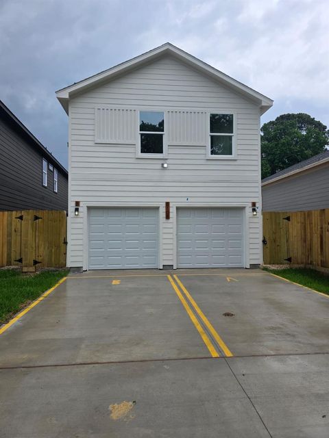 Photo of 8122 De Priest Street, Houston, TX 77088 (MLS # 34105792)