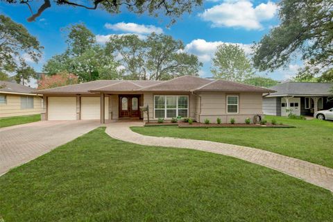Photo of 5604 Whitehaven Street, Bellaire, TX 77401 (MLS # 93939653) Photo of 5604 Whitehaven Street, Bellaire, TX 77401 (MLS # 93939653)