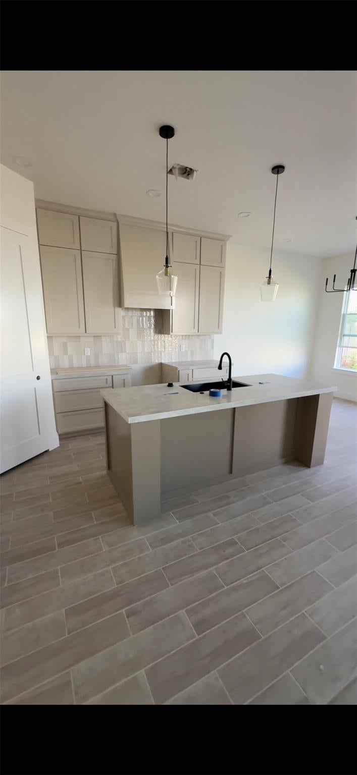 2115 Loc Loma