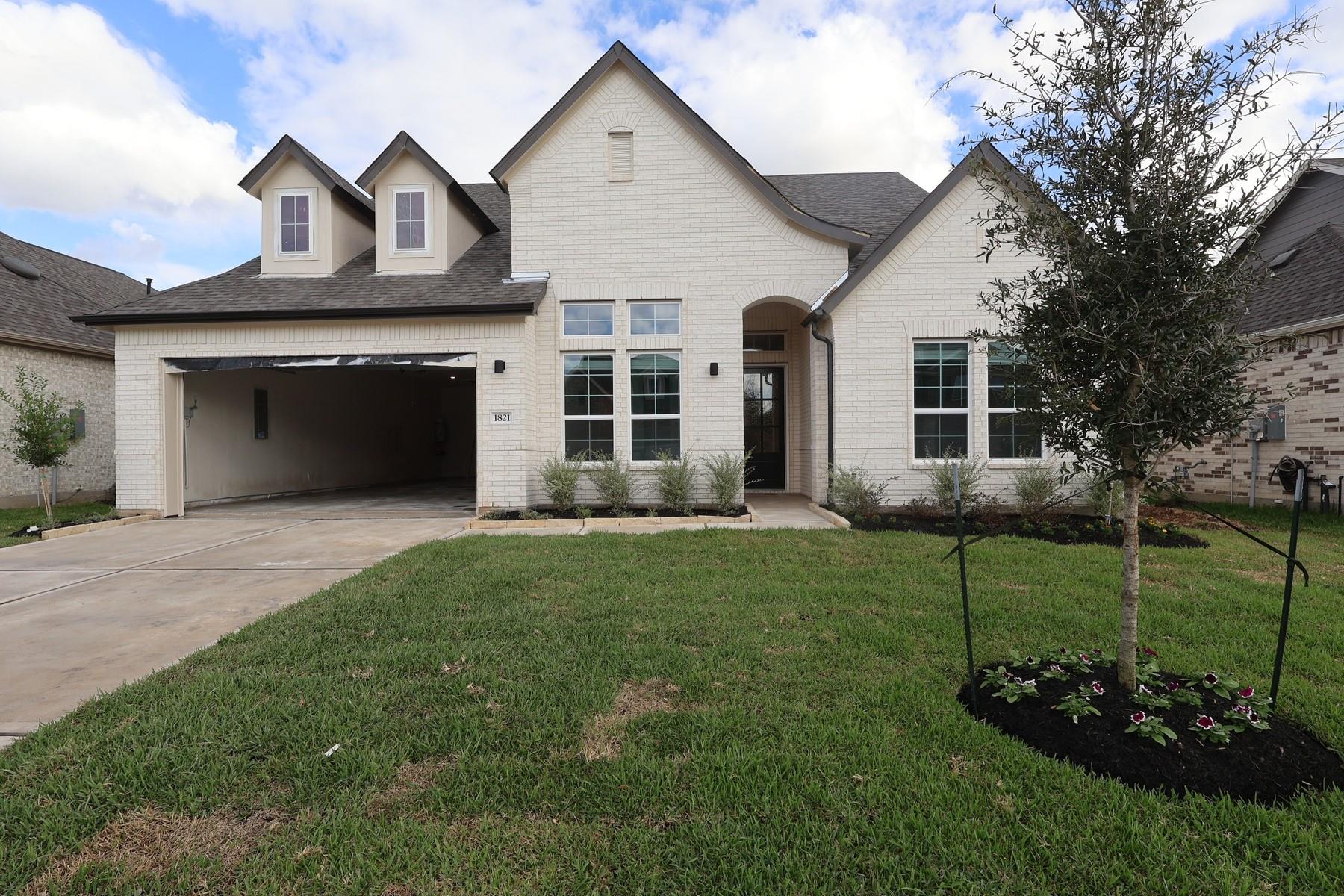 1821 S Wildflower Drive