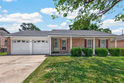 Photo of 313 Stratmore Drive, Friendswood, TX 77546 (MLS # 9946835)