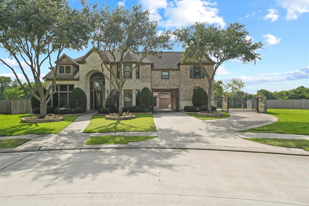 Photo of 3100 Richard Lane, Friendswood, TX 77546 (MLS # 82031241)