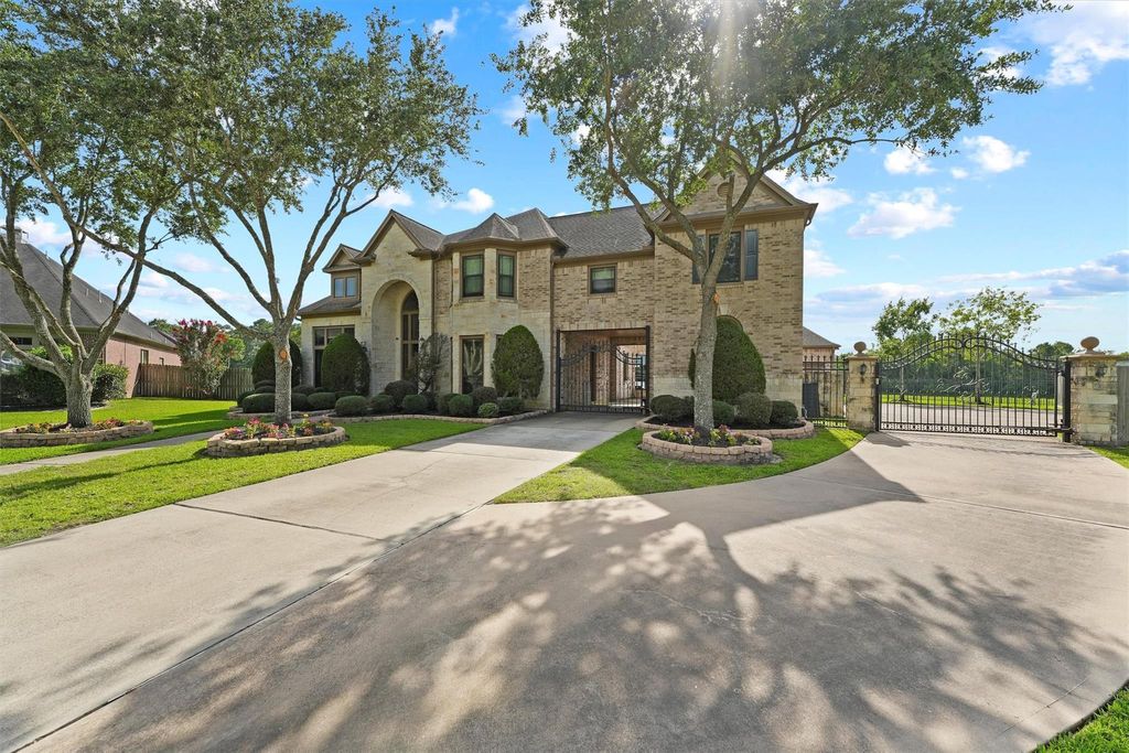 Photo of 3100 Richard Lane, Friendswood, TX 77546 (MLS # 82031241)