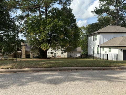 Photo of 652 Cherry Hills Drive, Huntsville, TX 77340 (MLS # 11273934)