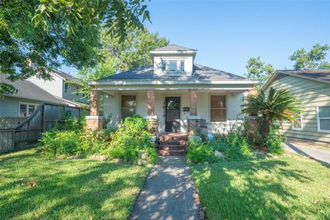 Photo of 1819 Cortlandt Street, Houston, TX 77008 (MLS # 11837377)