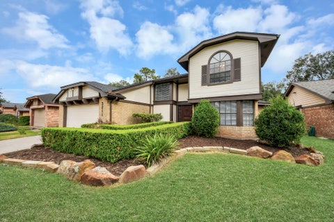 Photo of 3211 The Highlands Drive, Sugar Land, TX 77478 (MLS # 67026769)
