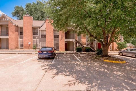 Photo of 2401 Sycamore Ave Ave #E3, Huntsville, TX 77340 (MLS # 13474592)