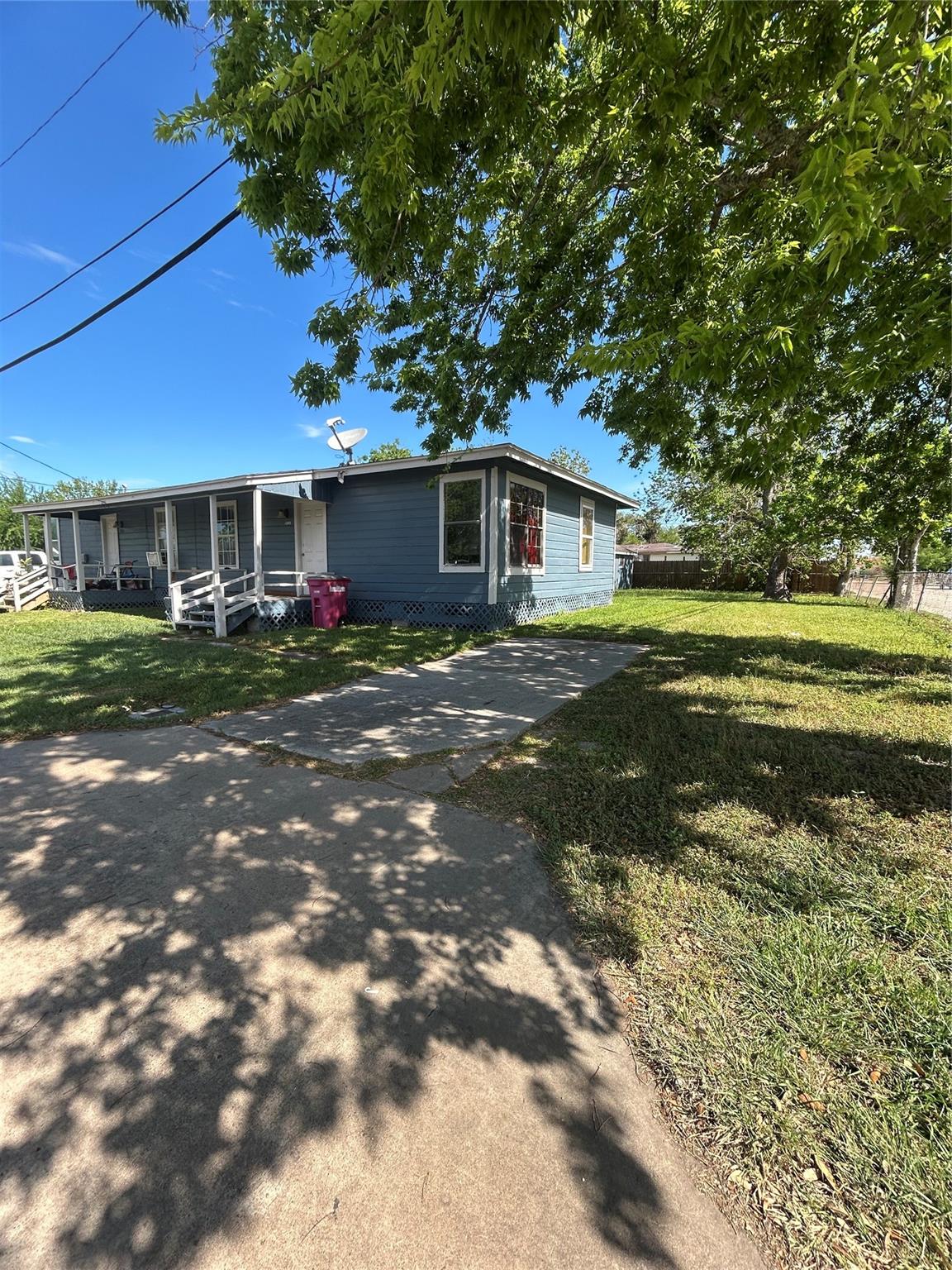 1102 W 10th Street