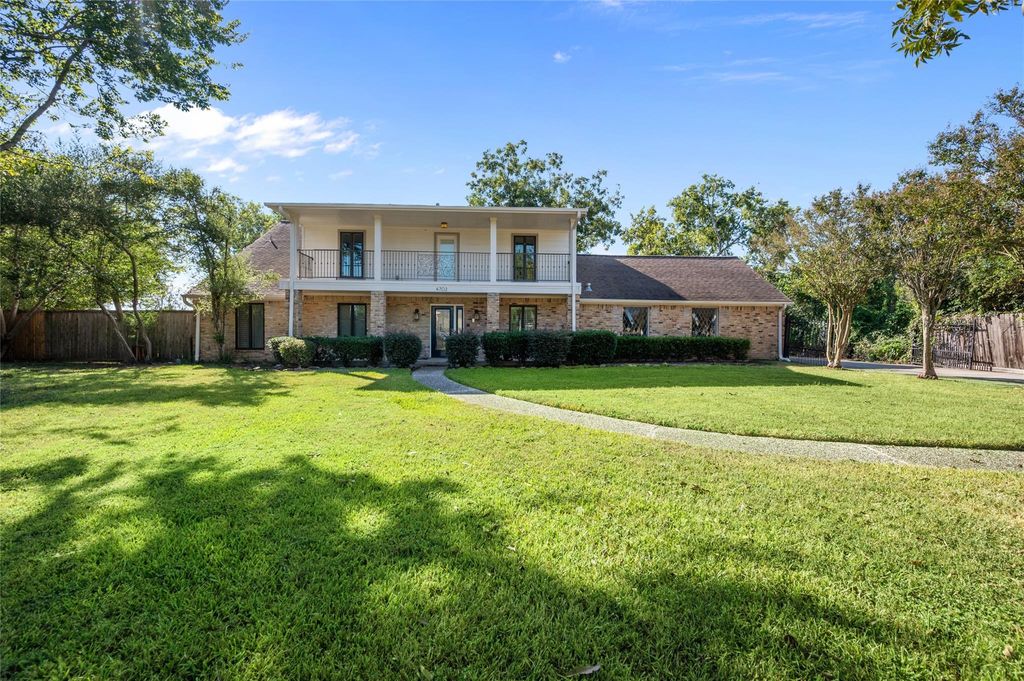 Photo of 4702 Bayou Vista Drive, Houston, TX 77091 (MLS # 75795944)