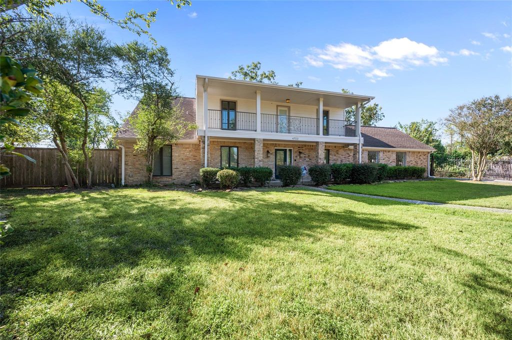 Photo of 4702 Bayou Vista Drive, Houston, TX 77091 (MLS # 75795944)