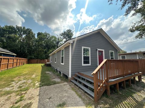 Photo of 5910 E Houston Road, Houston, TX 77028 (MLS # 72436470)