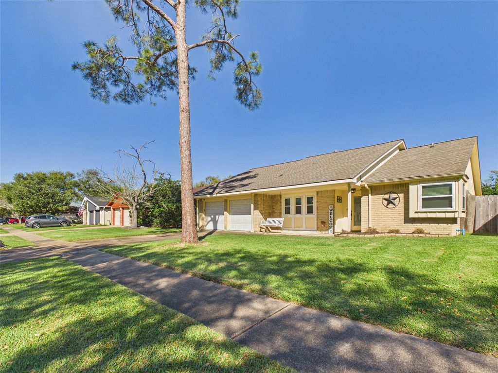 Photo of 16411 Cavendish Drive, Houston, TX 77059 (MLS # 88514198)