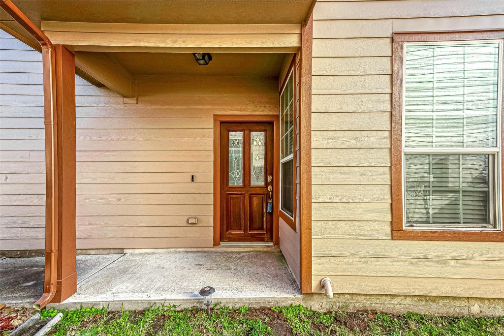 Photo of 2748 Maybrook Hollow Lane, Houston, TX 77047 (MLS # 84716008)