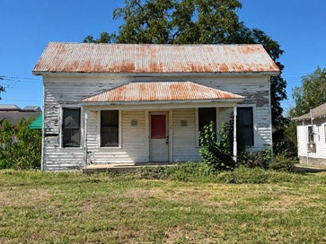 645 7th Street Hempstead TX 77445