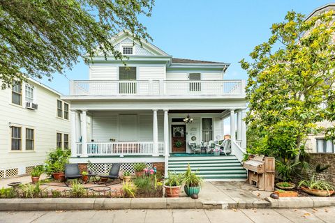 Photo of 1619 Sealy Street, Galveston, TX 77550 (MLS # 32095365)