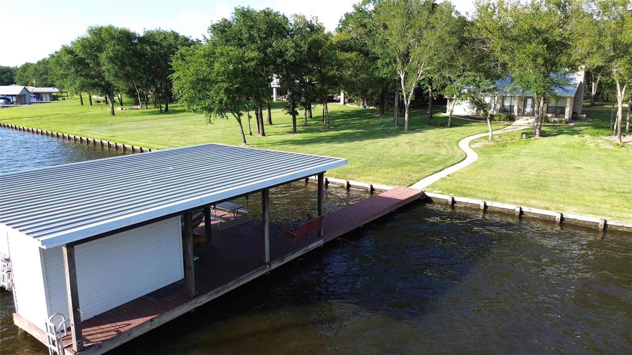 11391 Lakeshore Drive