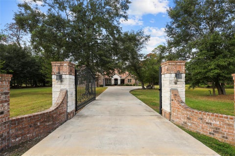 Photo of 1216 S Hill Street, Alvin, TX 77511 (MLS # 69862505)