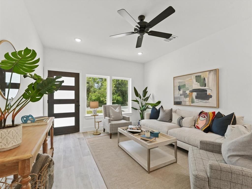 Photo of 1448 Dewalt Street, Houston, TX 77088 (MLS # 36911952)