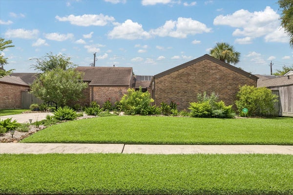 11315 PIPING ROCK DR, HOUSTON, TX 77077 - Image a1b1e6172fa47cd3c0fa76cfd948c7ce/1526470879