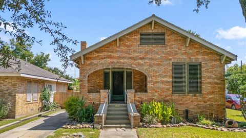 Photo of 4327 Avenue O, Galveston, TX 77550 (MLS # 5922512)