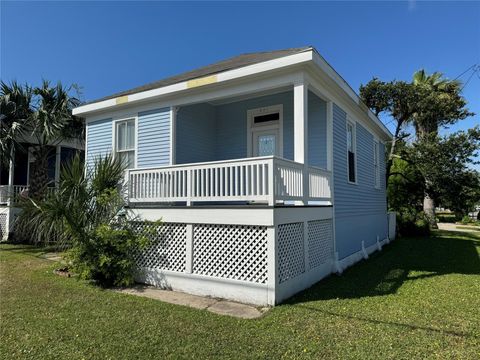 Photo of 801 8th Street, Galveston, TX 77550 (MLS # 27863008)