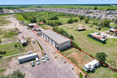 Photo of 8867 County Road 424, Navasota, TX 77868 (MLS # 82757806)
