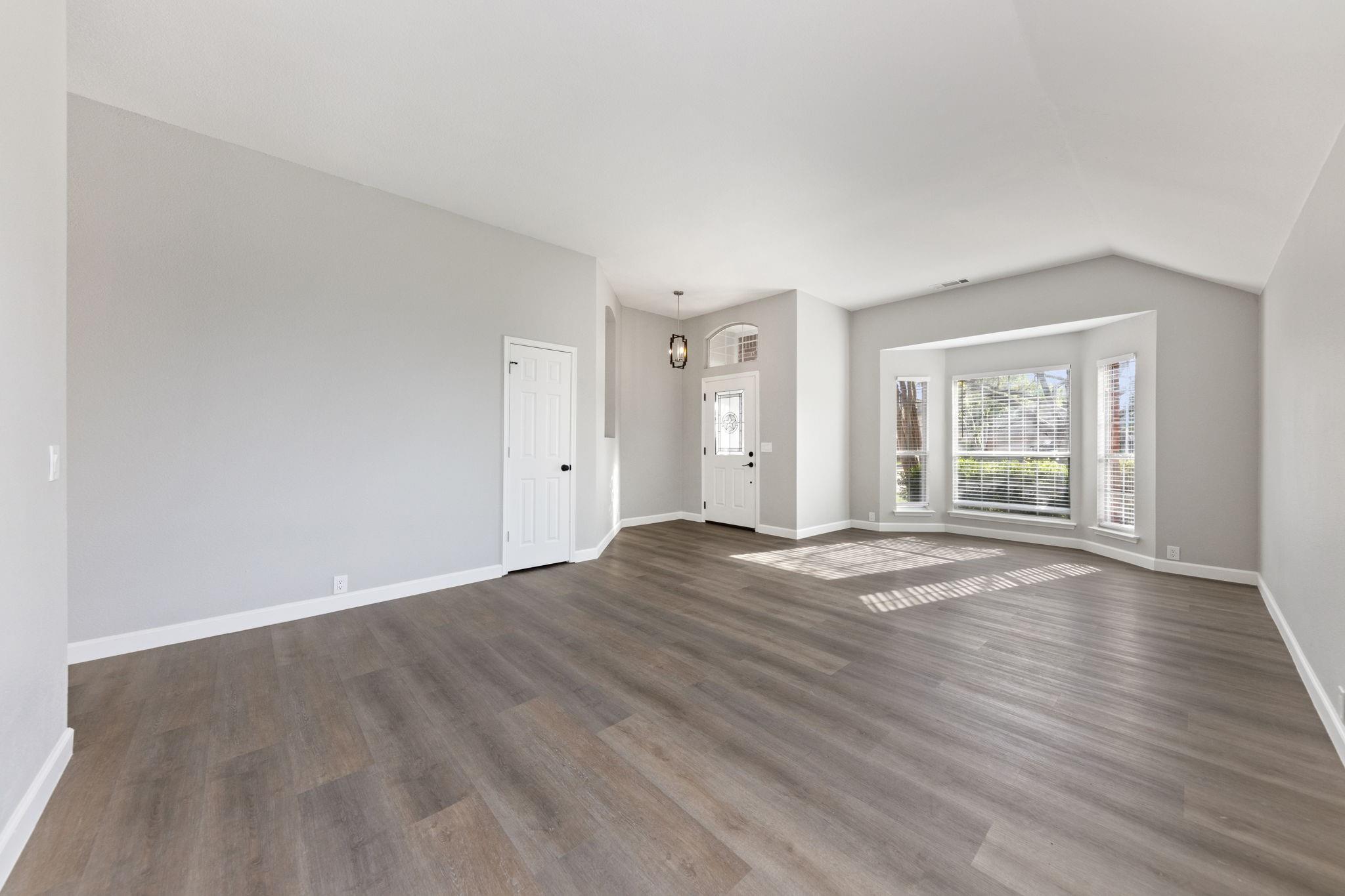 814 Lake Bluff Drive