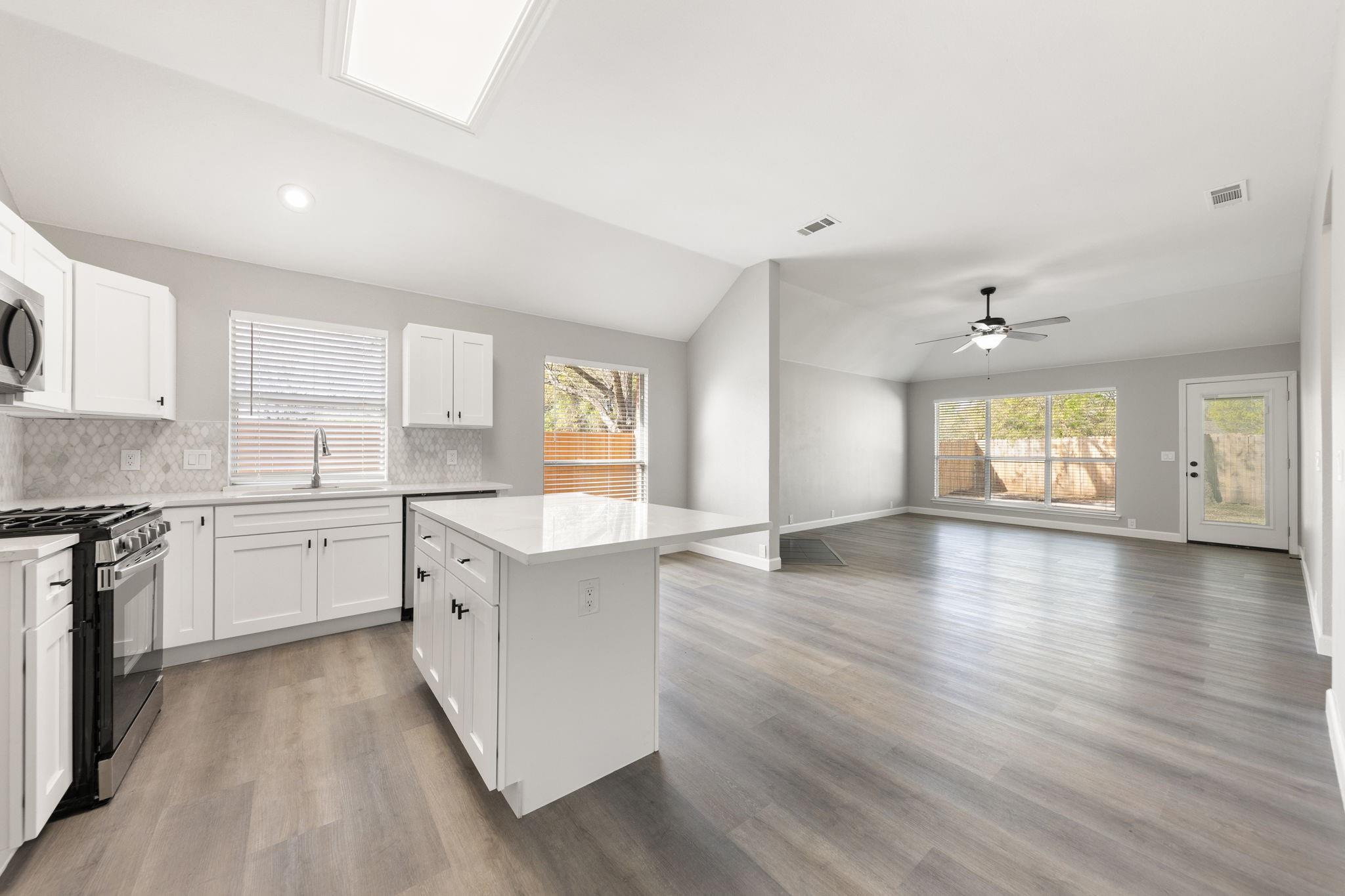 814 Lake Bluff Drive