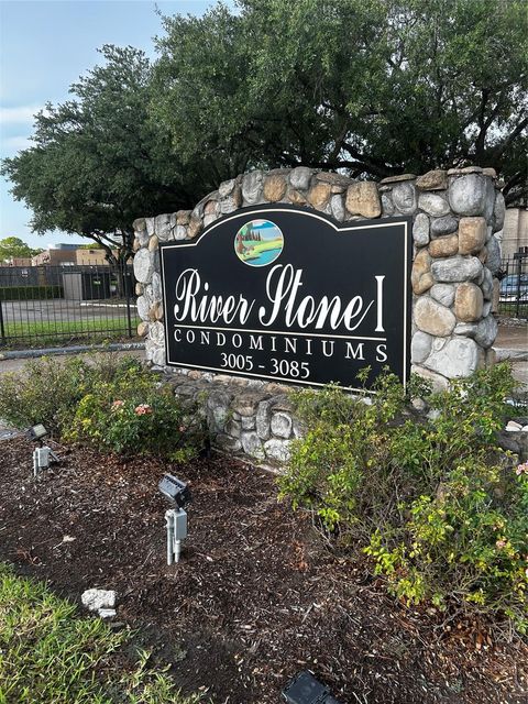 3025 Walnut Bend Lane 18 Houston TX 77042