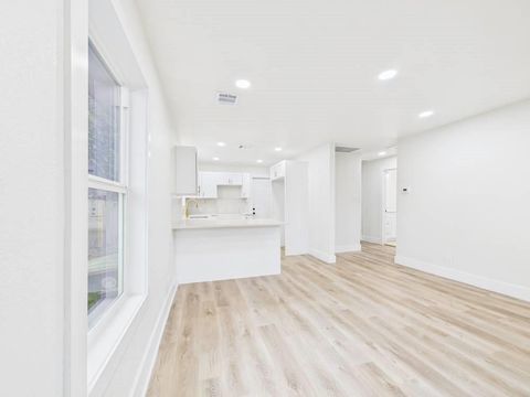 Photo of 421 De Haven Street, Houston, TX 77029 (MLS # 54954951)