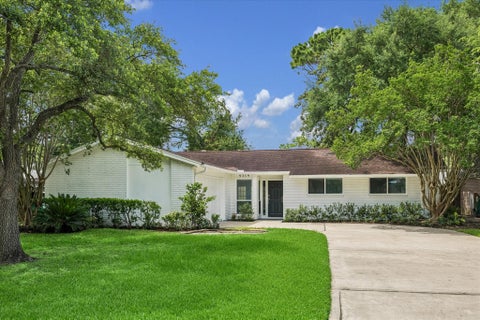 Photo of 9319 Meadowcroft Drive, Houston, TX 77063 (MLS # 68763780)