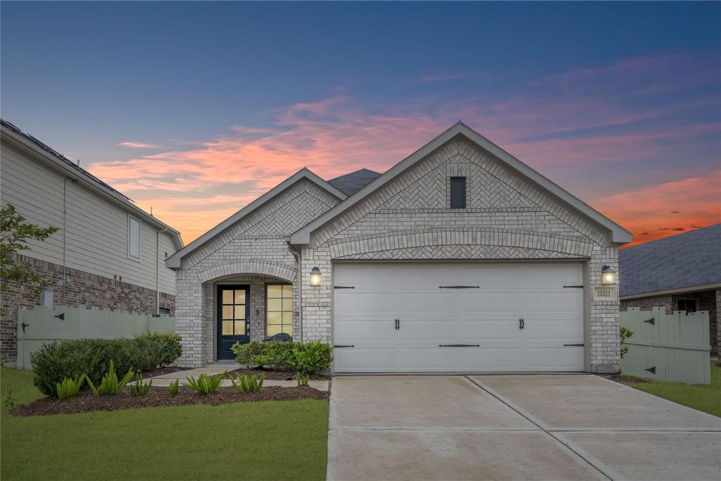 Photo of 10521 Preserve Way, Conroe, TX 77385 (MLS # 11687822)