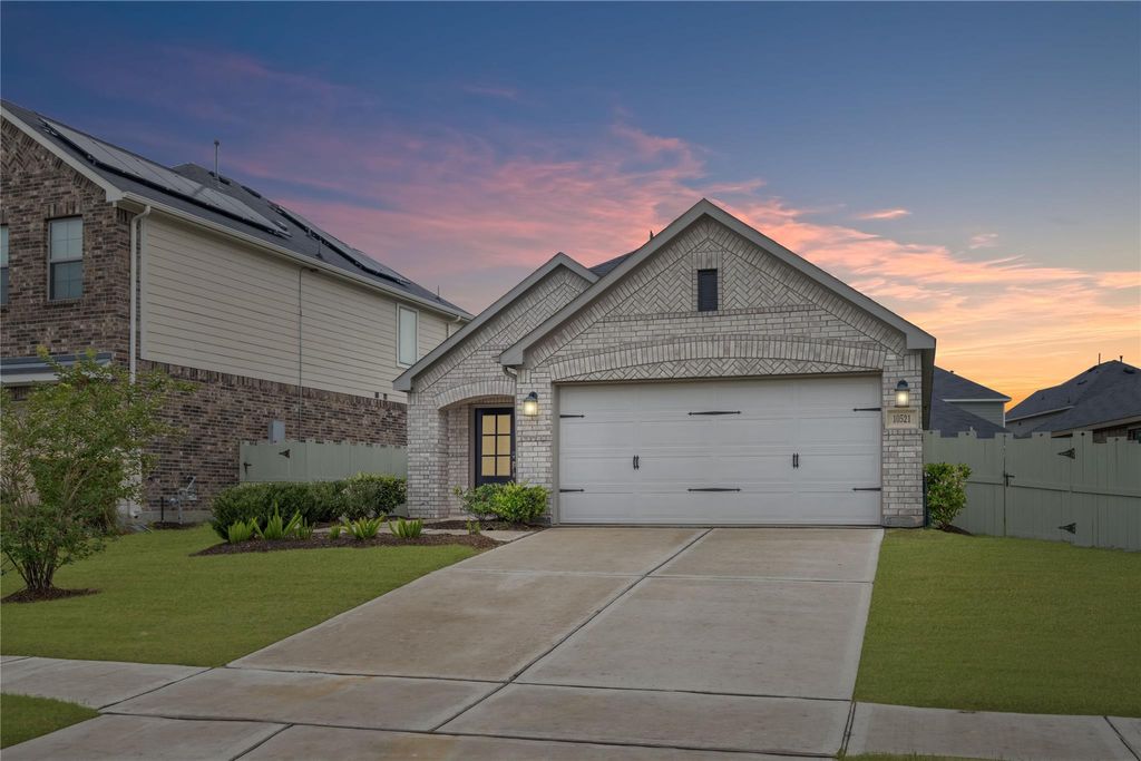 Photo of 10521 Preserve Way, Conroe, TX 77385 (MLS # 11687822)