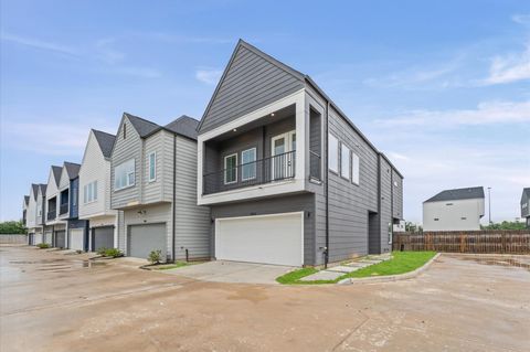 Photo of 3002 Jensen Springs Lane, Houston, TX 77026 (MLS # 54713644)