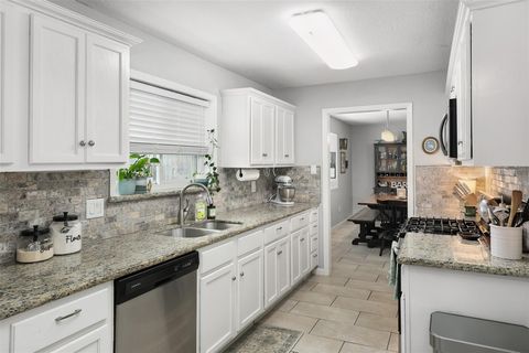 Tiny photo for 10915 Pecan Drive, La Porte, TX 77571 (MLS # 97195439)