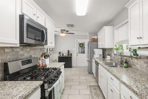 Tiny photo for 10915 Pecan Drive, La Porte, TX 77571 (MLS # 97195439)