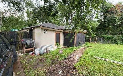 Homes For Sale - 305 W End Street<br/> Kaufman County, Terrell, TX 75160