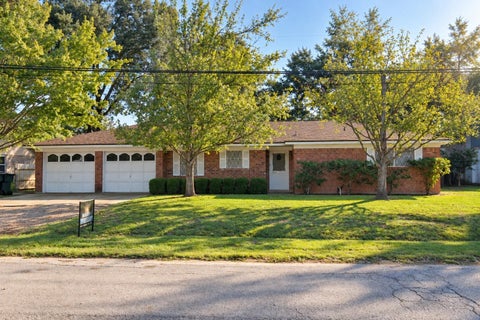 Photo of 946 Hardeman Street, Sealy, TX 77474 (MLS # 82021914)