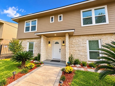 Multifamily For Sale - 1909 Ruth Street<br/> Houston, TX 77004