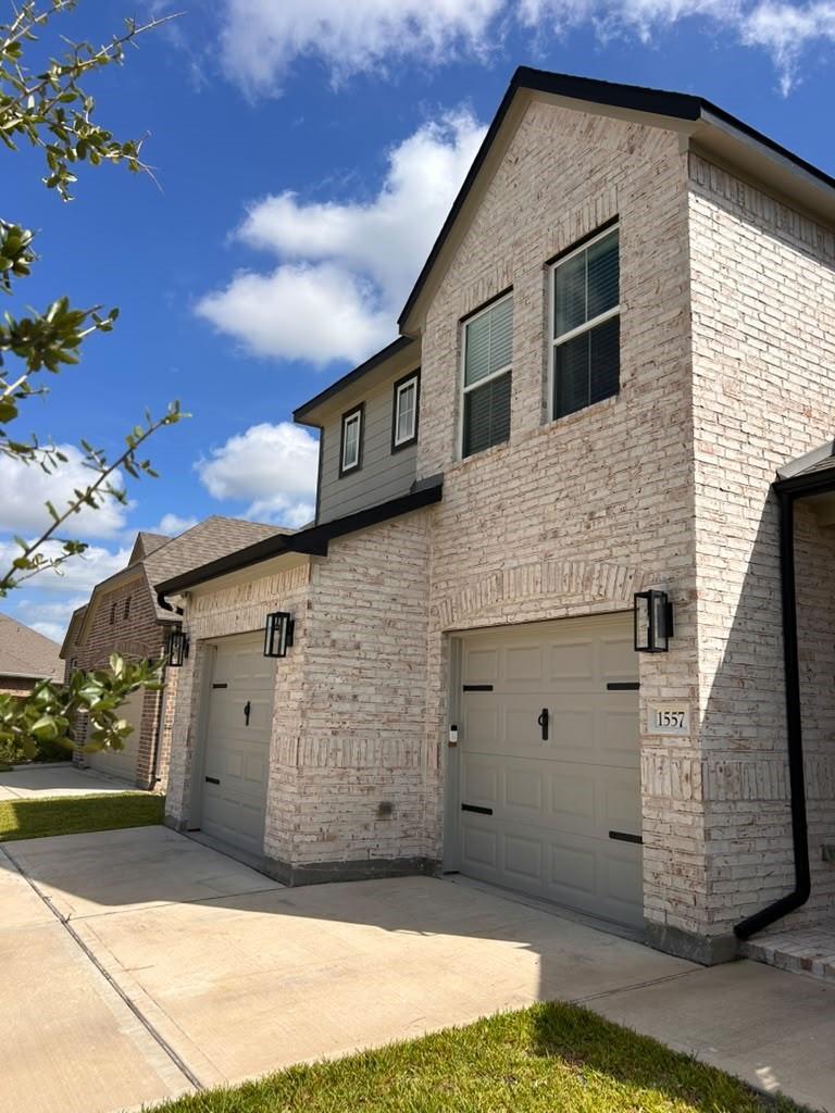 1557 Sunrise Gables Dr Drive