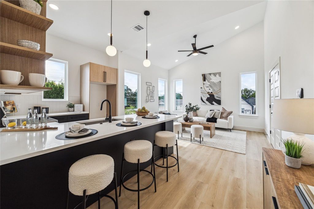 Photo of 413 Clearwater Street #A/B, Houston, TX 77029 (MLS # 86944422)