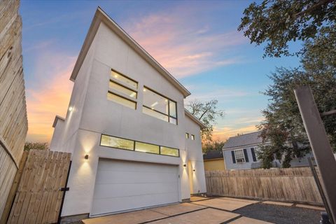 Photo of 118 Tuam Street, Houston, TX 77006 (MLS # 45134887)
