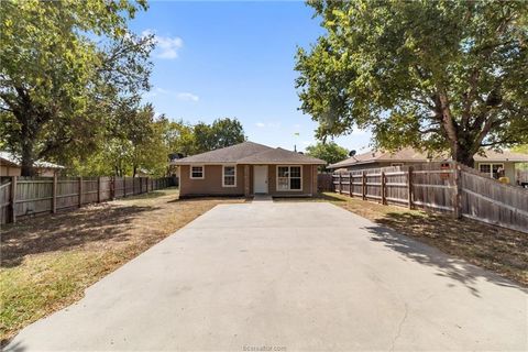 Photo of 1205 Thompson Street, Bryan, TX 77803 (MLS # 10177928)