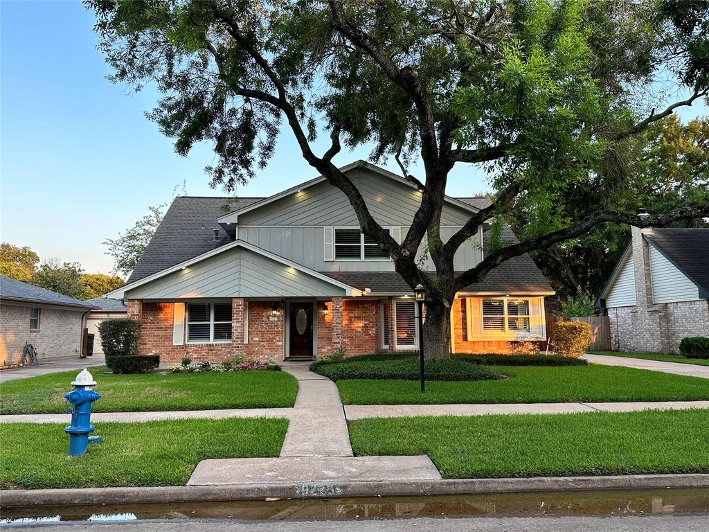 Photo of 9223 Petersham Drive, Houston, TX 77031 (MLS # 10004750)
