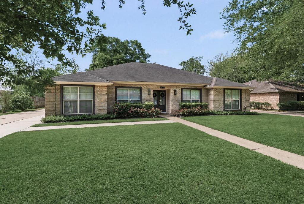 Photo of 5825 Longwood Street, Beaumont, TX 77707 (MLS # 61040928)
