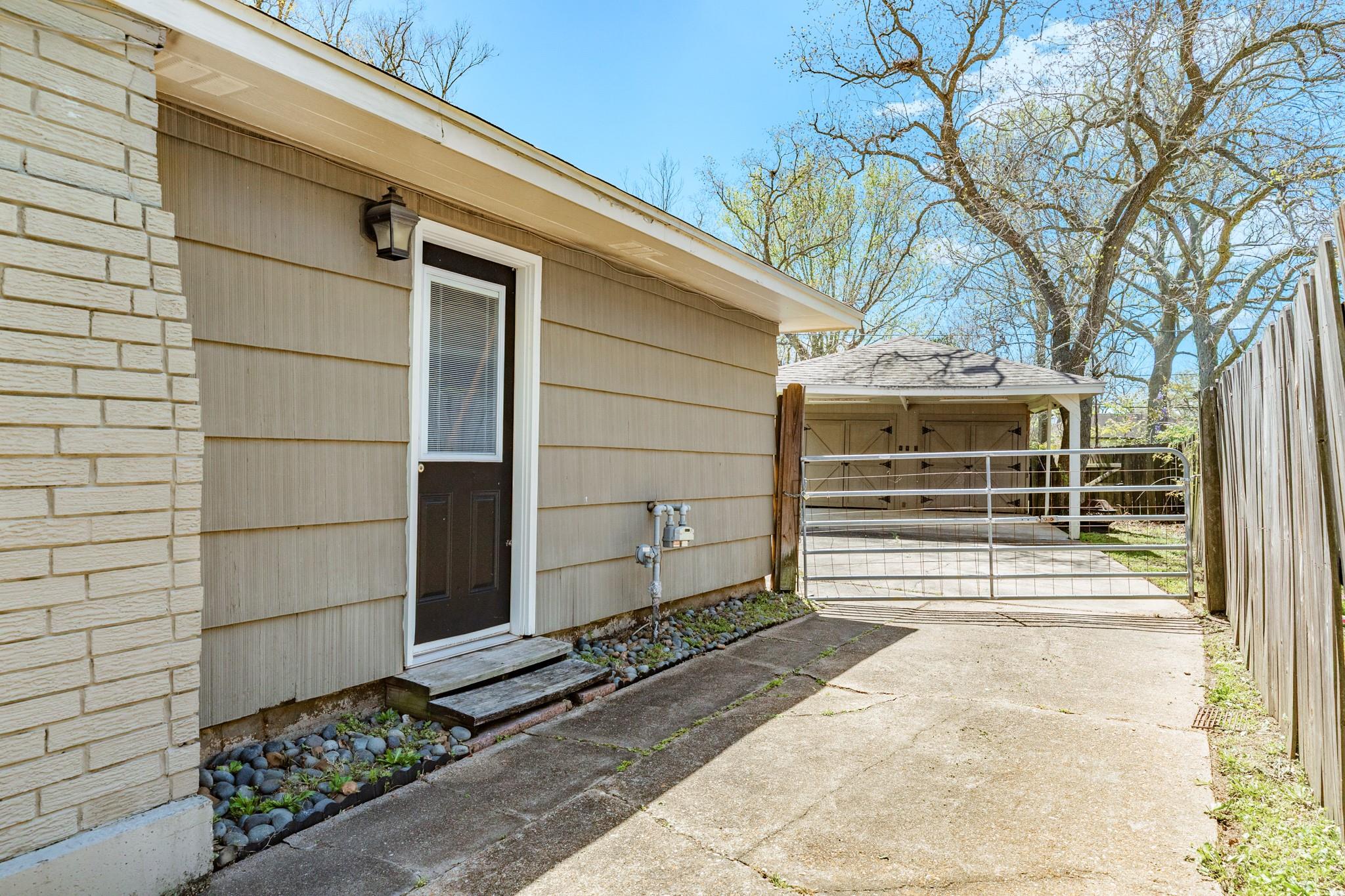120 Palm Lane